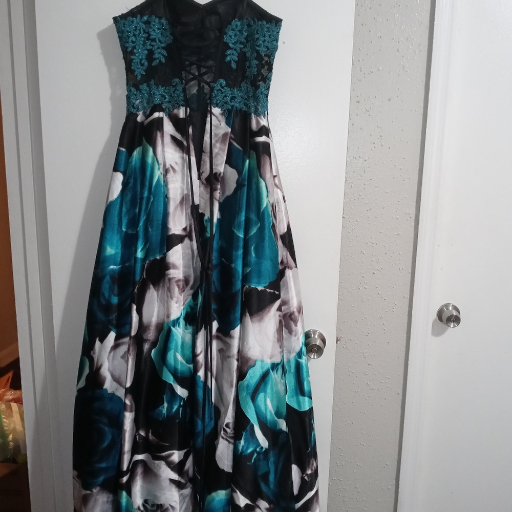 Dress - Picture 2 of 2